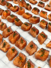 Load image into Gallery viewer, SALMON CUBES (NO MINT)